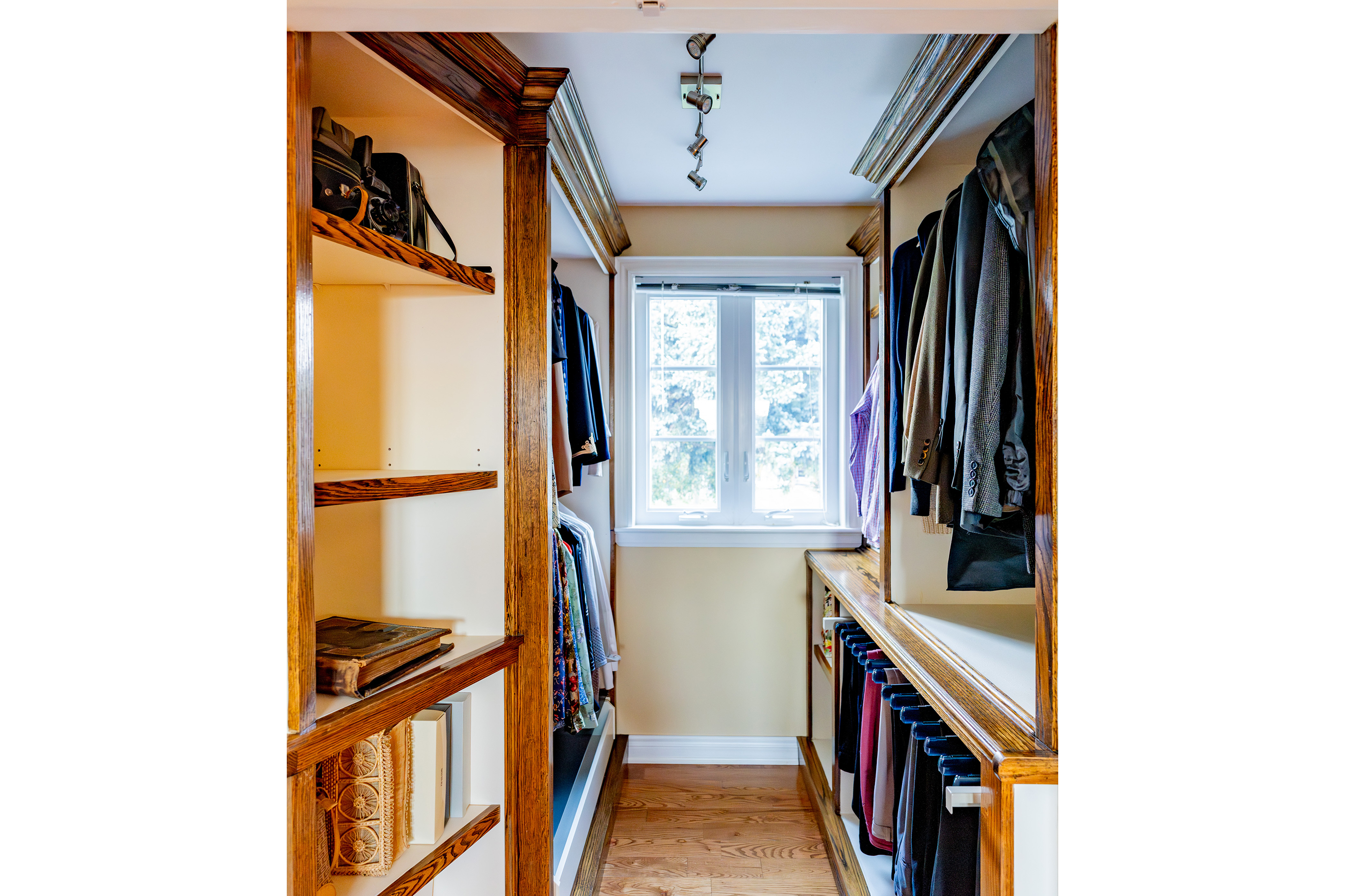 Walk-in Closet