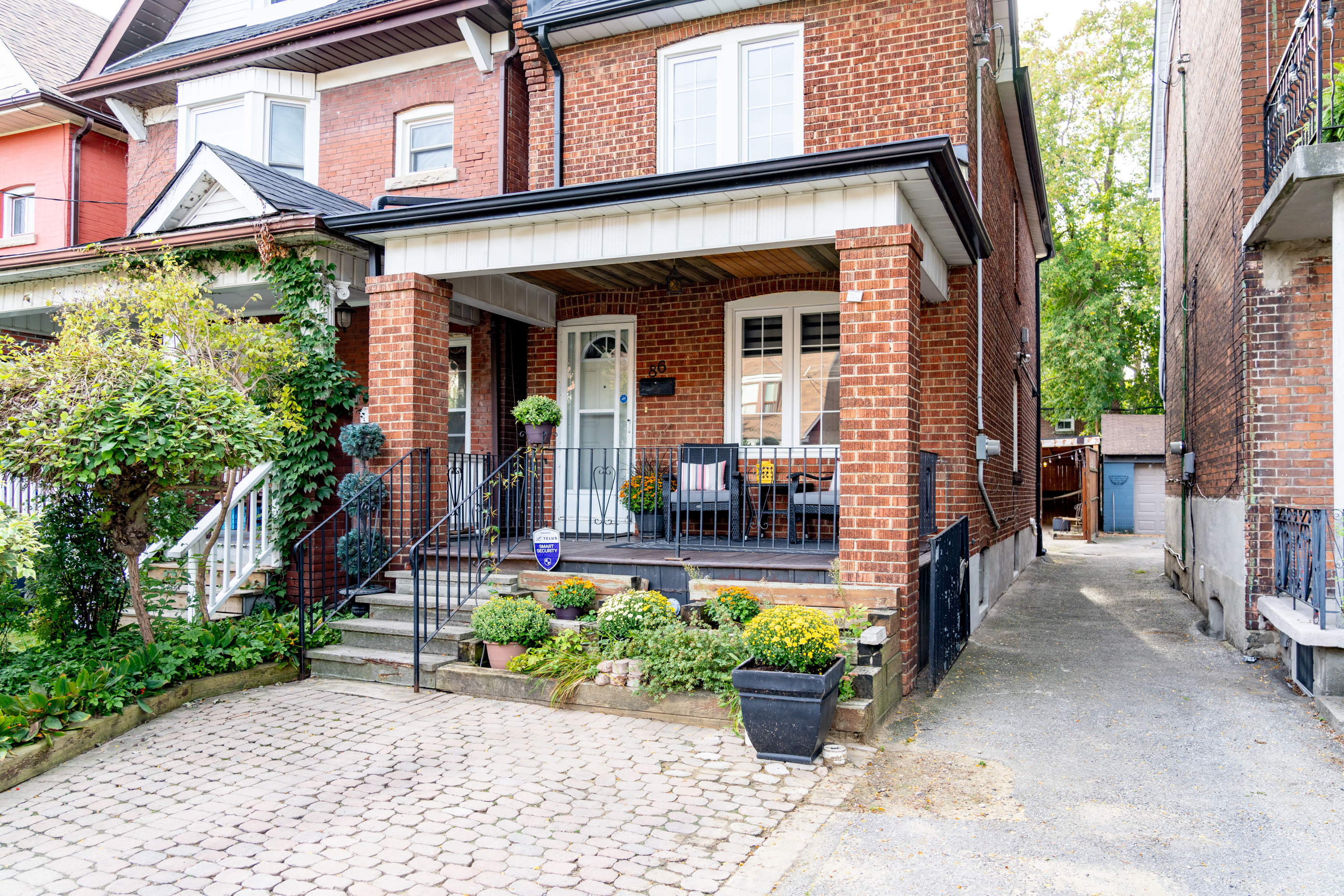 Driveway to rear parking